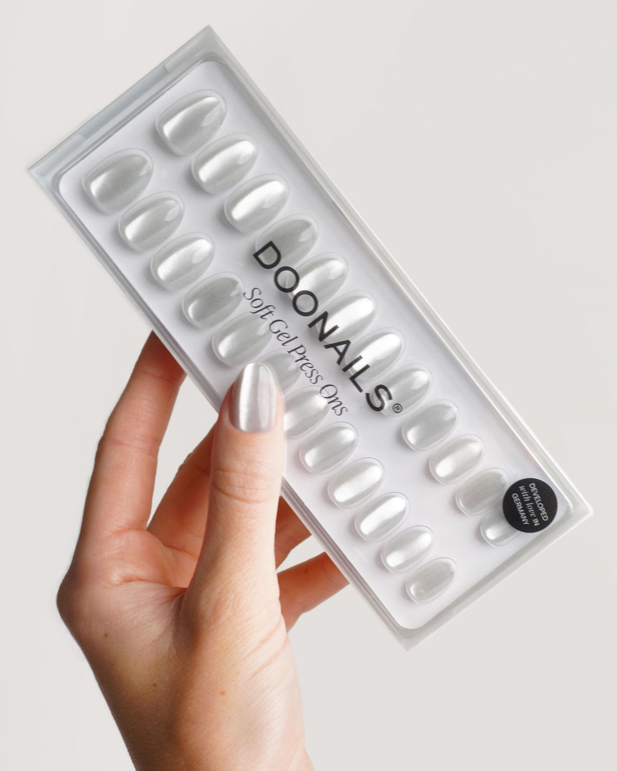 White Cat Eye Short Round Soft Gel Press Ons